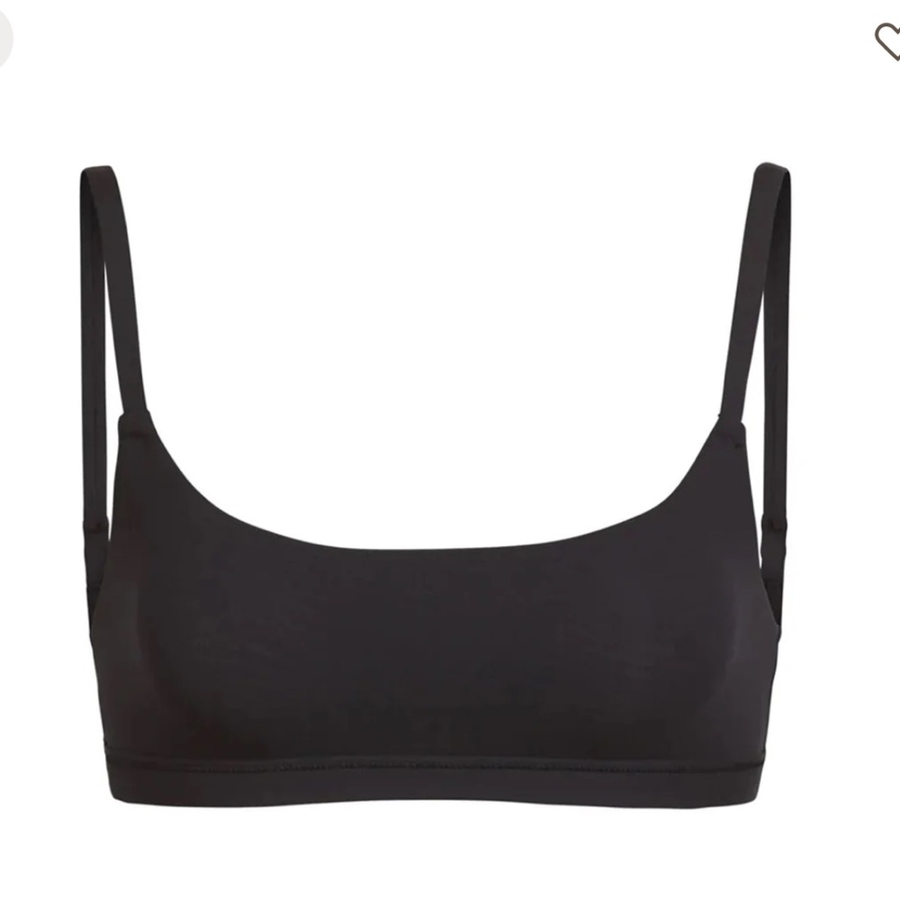 Fits everybody
SCOOP BRALETTE